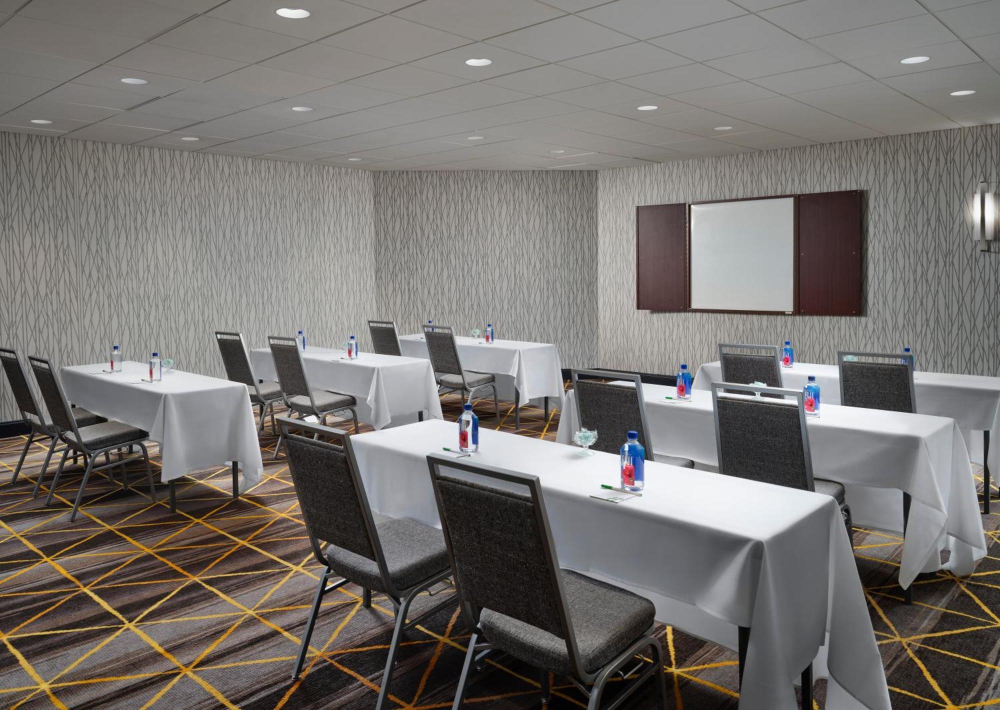 Holiday Inn & Suites Marlborough, An Ihg Hotel Exterior foto