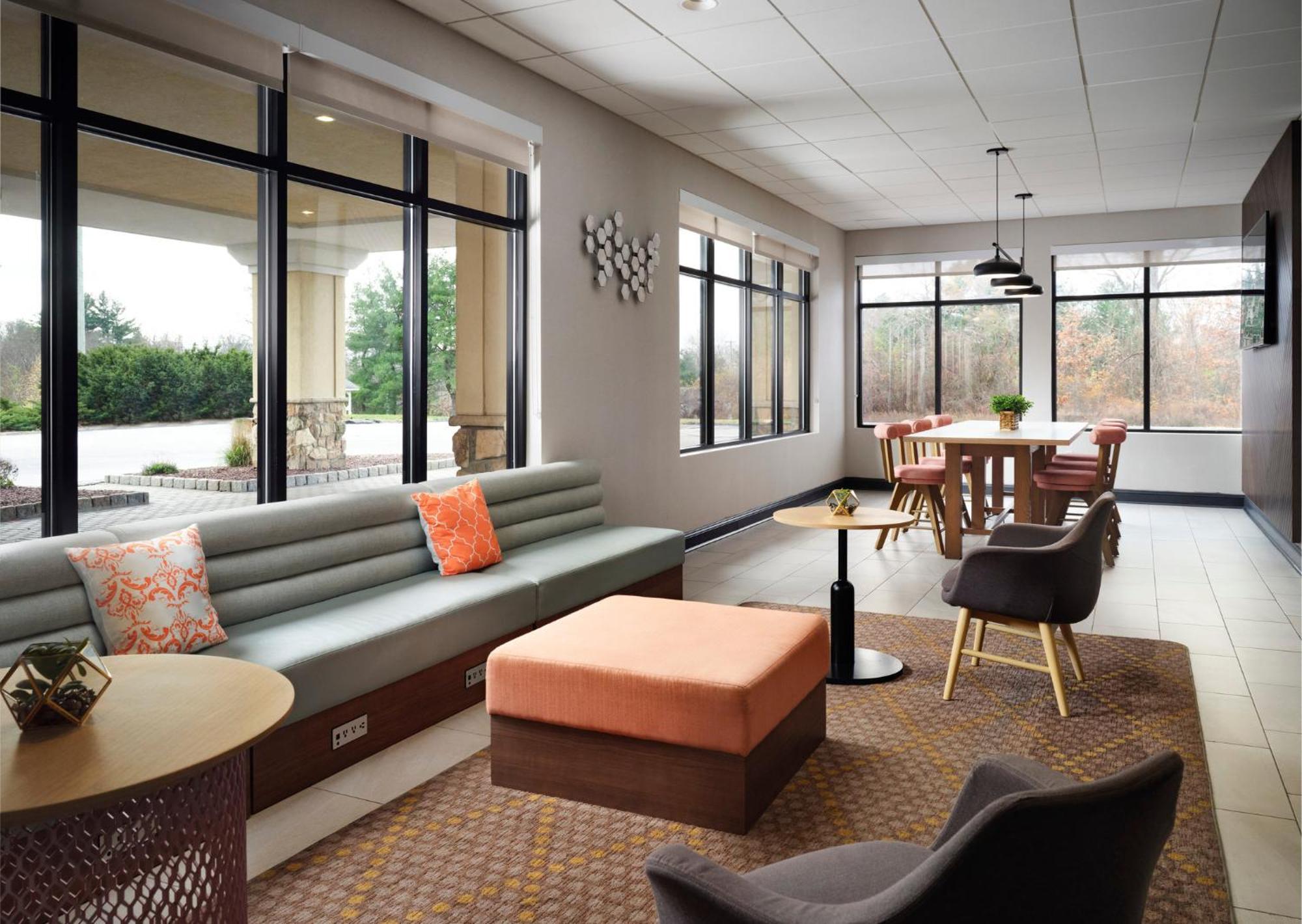 Holiday Inn & Suites Marlborough, An Ihg Hotel Exterior foto